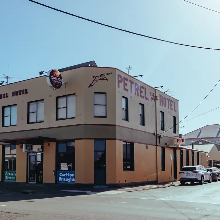 Welcome to Geelong's Oldest Pub! - The Petrel Hotel AU-VIC Geelong West