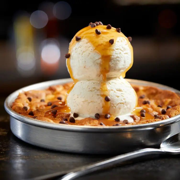 Salted Caramel Pizookie - BJ's Restaurant & Brewhouse - Albuquerque NM Albuquerque