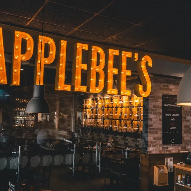 ¡Celebra Todo en Applebee's! - Applebee’s Macroplaza, Tijuana, BCN