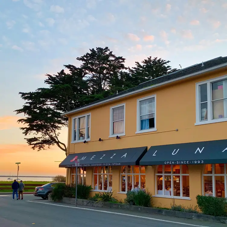 Mezza Luna Restaurant, Half Moon Bay, CA