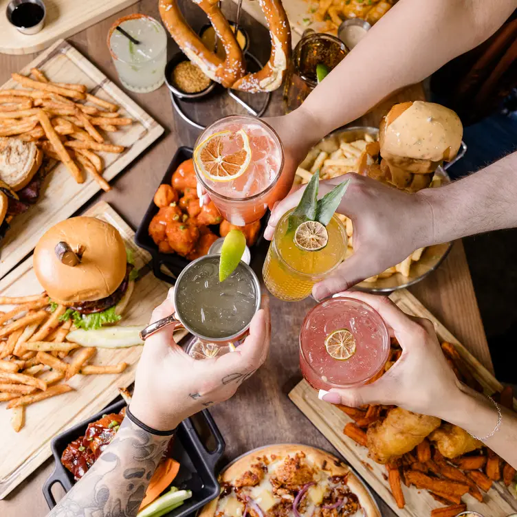 Burgers, Cocktails, Sports, Late Night Wickedness - Wicked Wolf - Glendale，AZGlendale