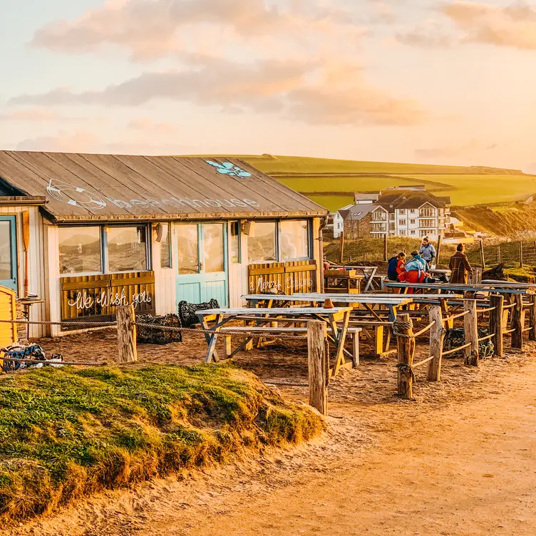 seafood and takeaway just yards from the sand - Beachhouse Devon Kingsbridge