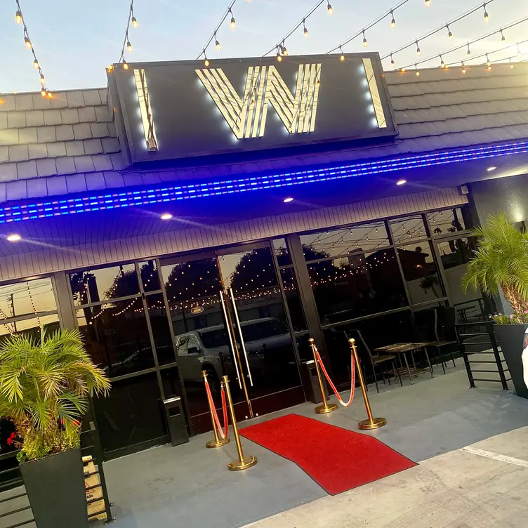 Winnetka Restaurant & Lounge, Los Angeles, CA