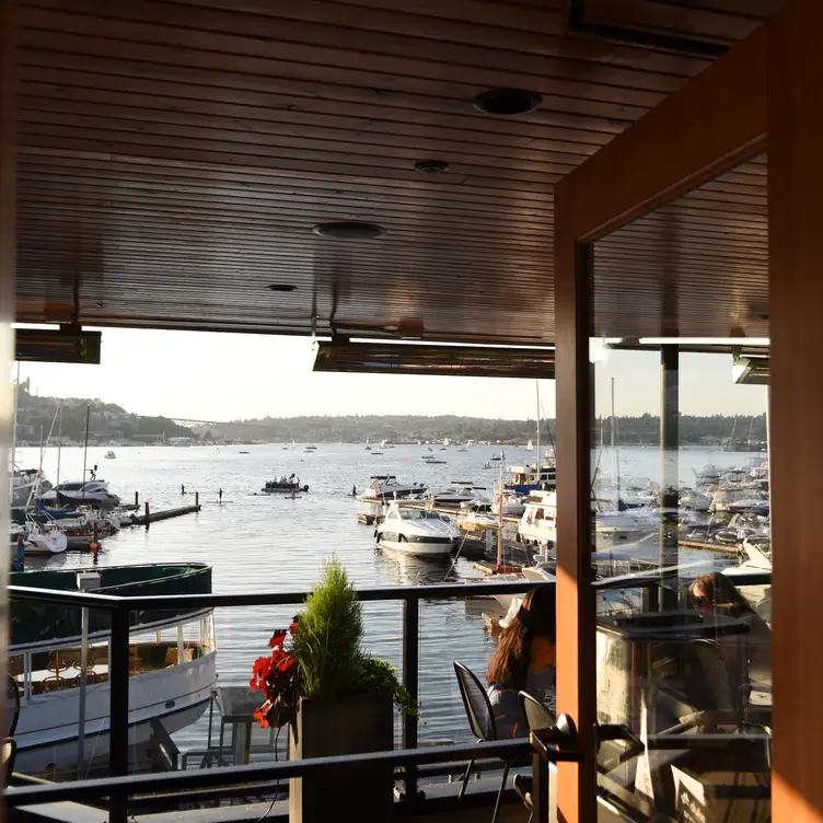 Best Watefront Restaurant Seattle - Duke's Seafood - Lake Union, Seattle, WA