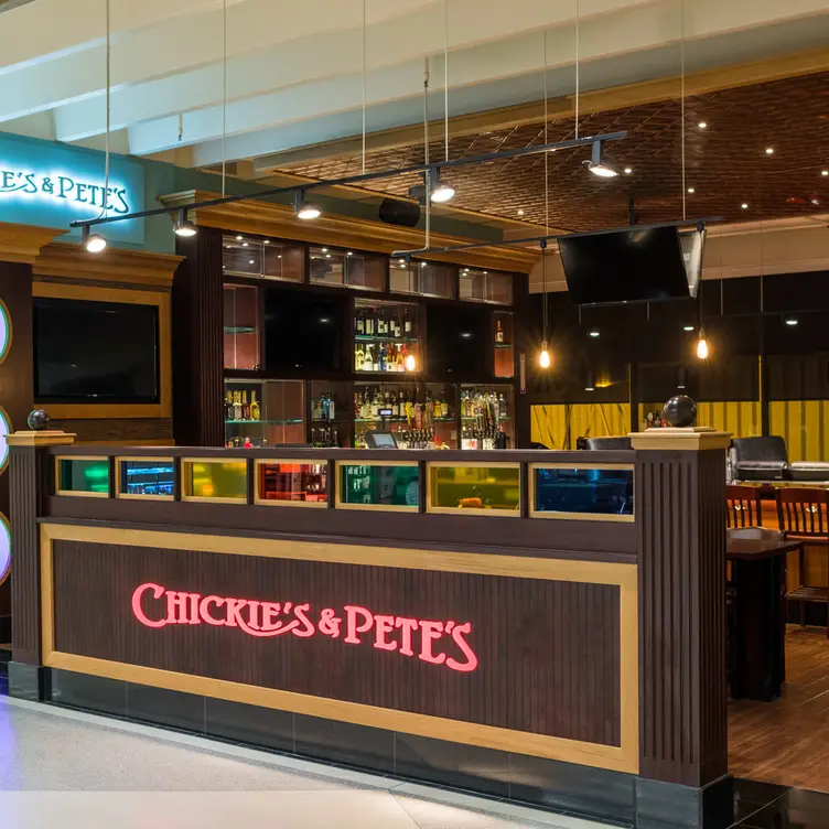 Chickie's &amp; Pete's at PHL Terminal E - Chickie’s & Pete’s - PHL Airport Terminal A-West PA Philadelphia