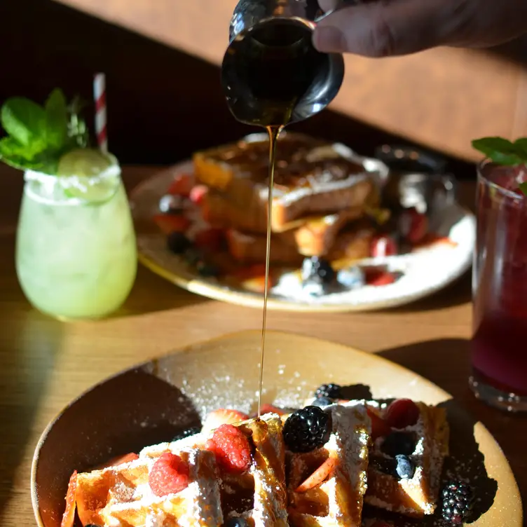 The Hub's Belgian Waffles - The Hub，UTHeber City