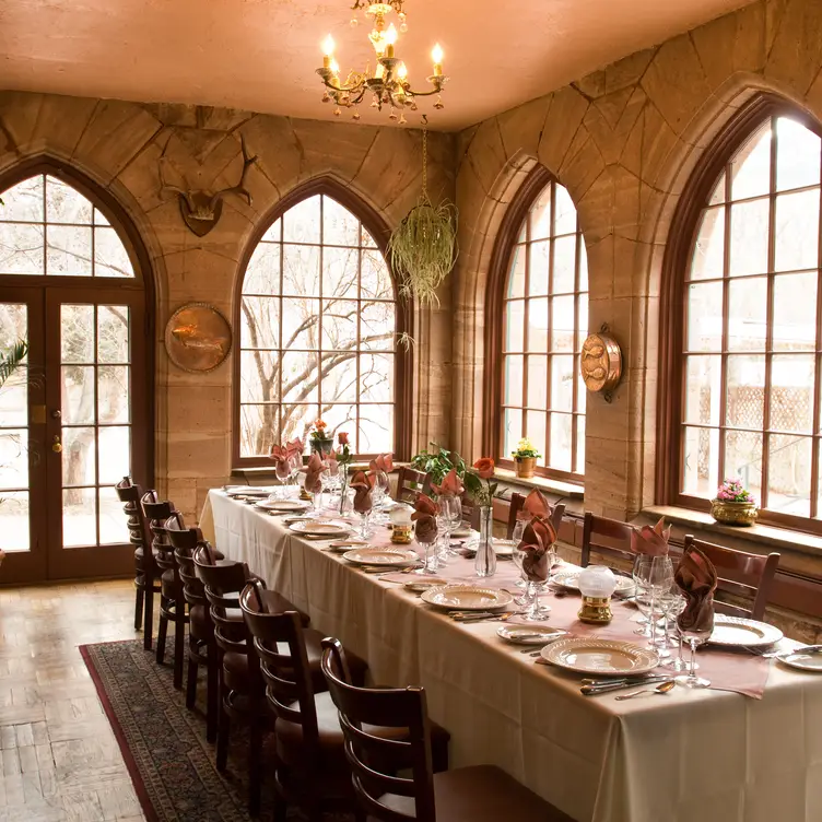 The Garden Room, you can use for dinner parties! - Briarhurst Manor，COManitou Springs