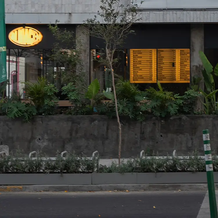 Bar de cerveza y comida deliciosa  - Almacén de Botellas, Guadalajara, JAL