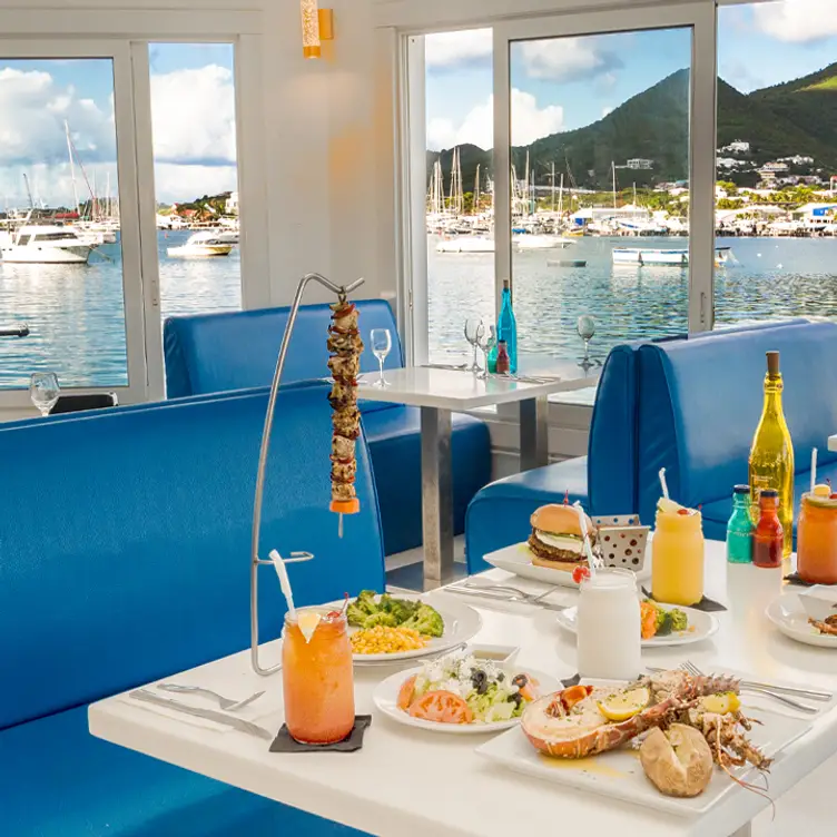 Waterfront dining: seafood, pasta, salads &amp; steaks - Topper's，Sint MaartenCole Bay