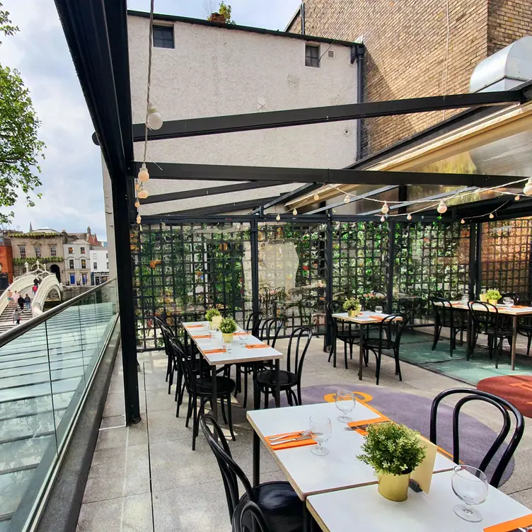 Rooftop terrace overlooking the Ha'penny Bridge - The Woollen Mills, Dublin, Co. Dublin