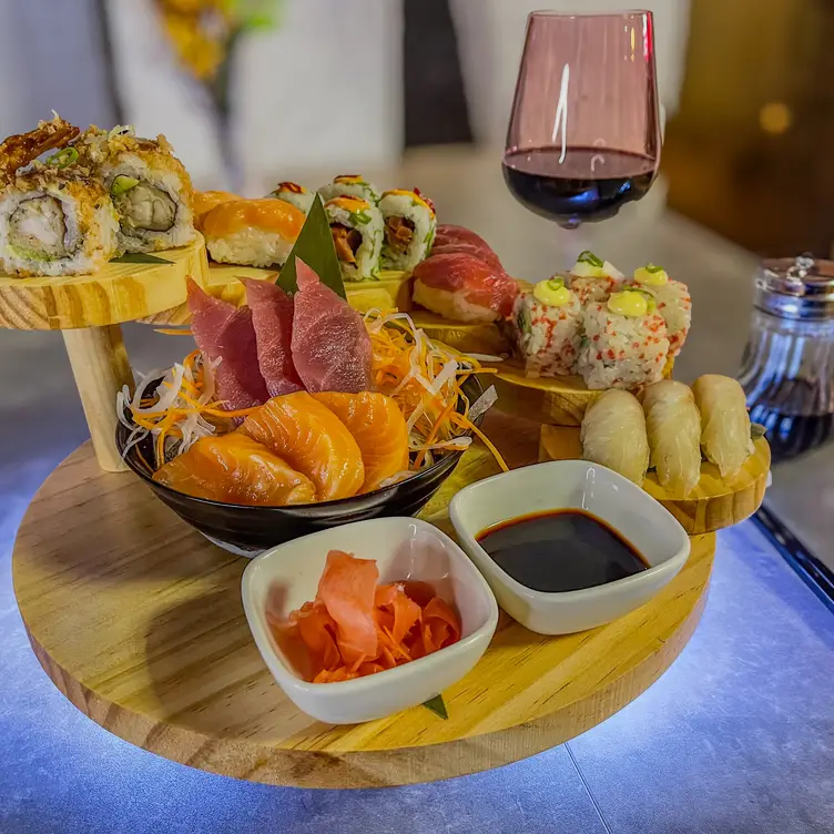 Okawari Hour Chef's Special - Imperial Platter - Okawari Hour，EnglandGreater London