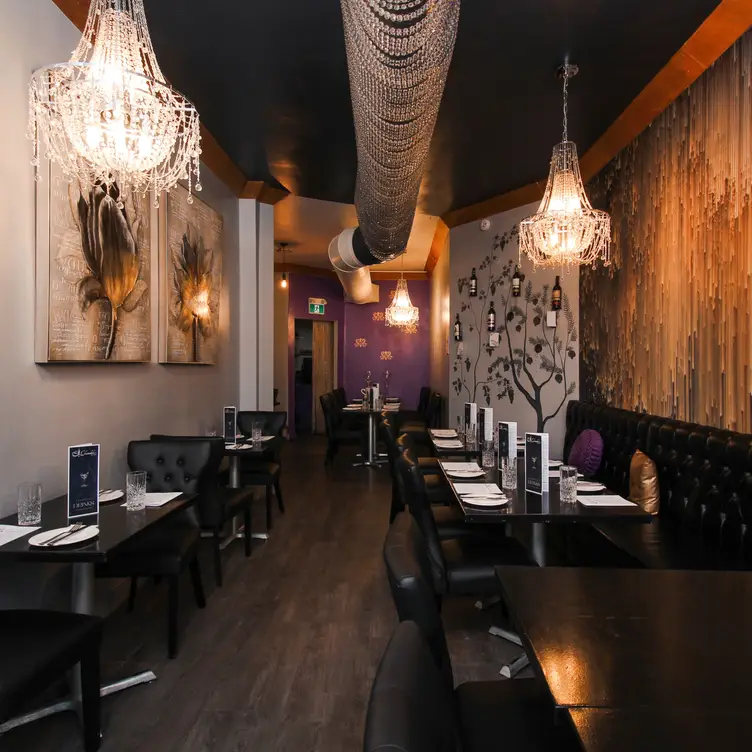 Chandelier Dine & Bar, Toronto, ON
