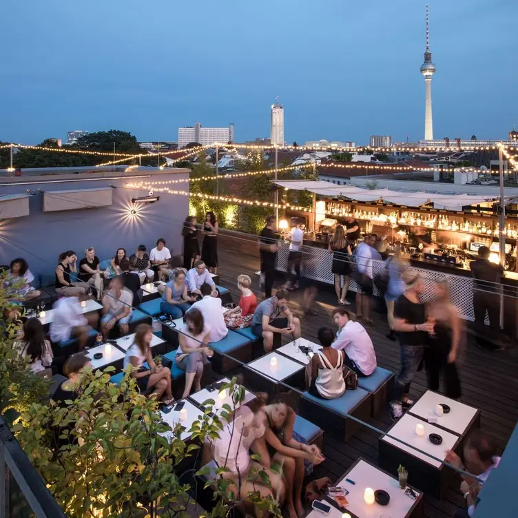 AMANO Rooftop & Bar, Berlin, BE
