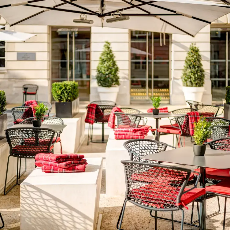 Apex Temple Court Hotel, Courtyard - The Amicable Societies Summer Terrace, Fleet Street, London