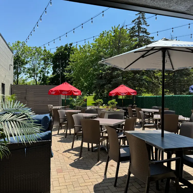 Bella Napoli Outdoor Patio (Seasonal) - Bella Napoli IL Schaumburg