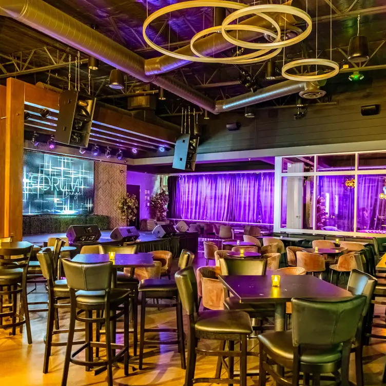 Cocktail lounge with great food and ambience - The Forum Lounge AZ Chandler