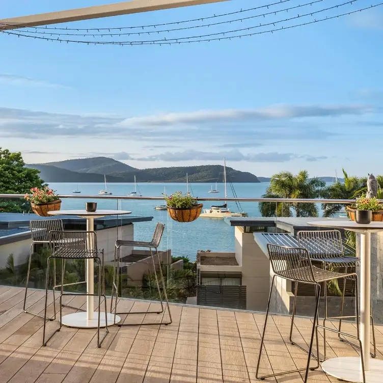 Beautiful views, stunning dishes, just relax - Whisper Restaurant And Gin Bar，AU-QLDCannonvale