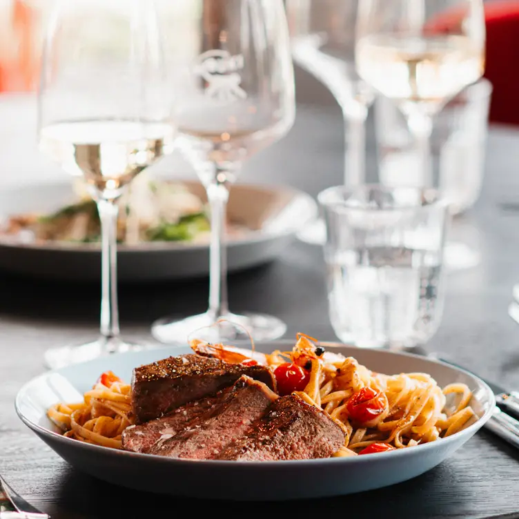 Wein, Pasta &amp; eine angenehme Atmosphäre im Anouki - Anouki - La Cantine et Brasserie, Düsseldorf, NW