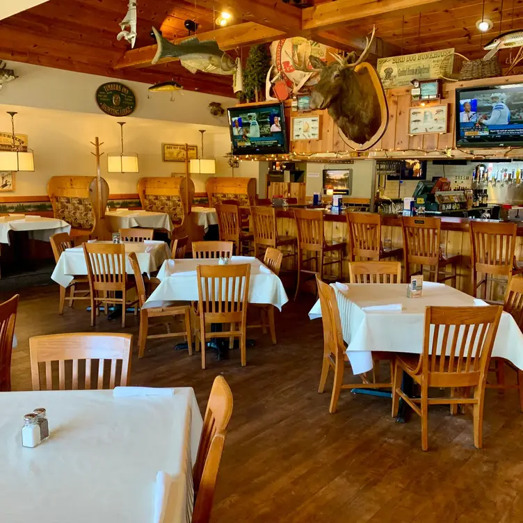 Log cabin-themed lounge area. - Timbers Inn Restaurant & Tavern，MIRockford