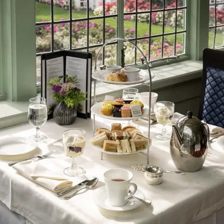High tea in the garden - The Butchart Gardens - The Dining Room, Brentwood Bay, BC