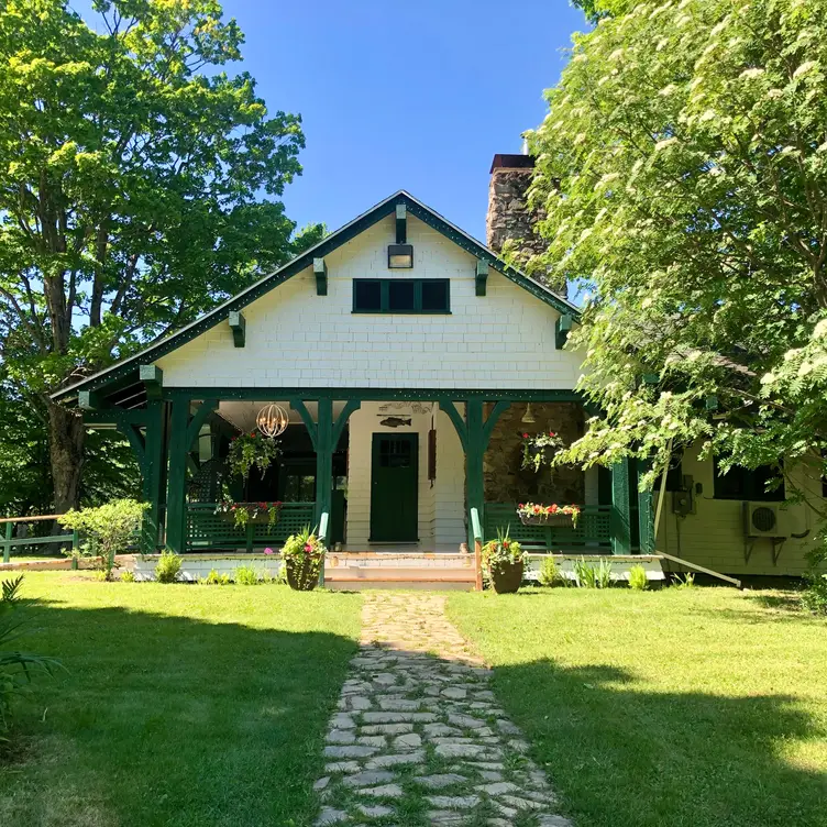 Casual fine dining restaurant in a historic lodge - The River Run Lodge, Flatlands, NB