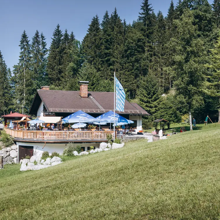 Bayerischer Berggasthof am Fuße der Zugspitze - EIBSEE Alm，BYGrainau