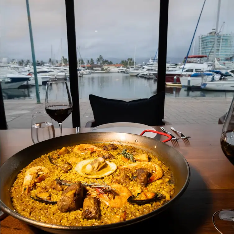 Paella Mar y Tierra - MESON IBERICO, Puerto Vallarta, JAL