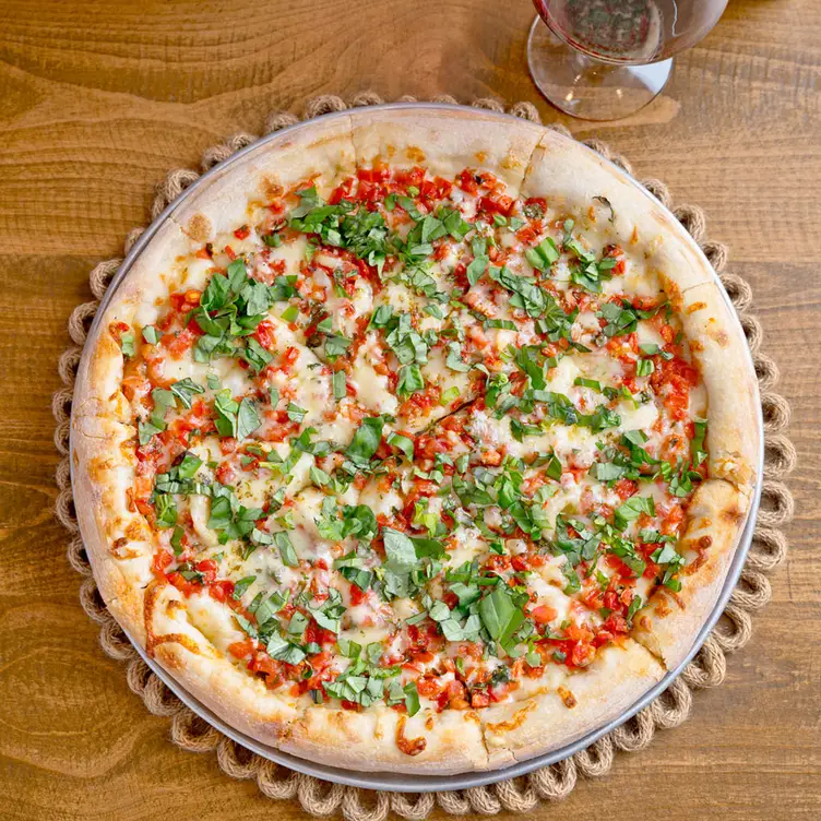 Santa Margherita Pizza - Giorgio's Italian Grill & Pizzeria - Mountain View，CAMountain View