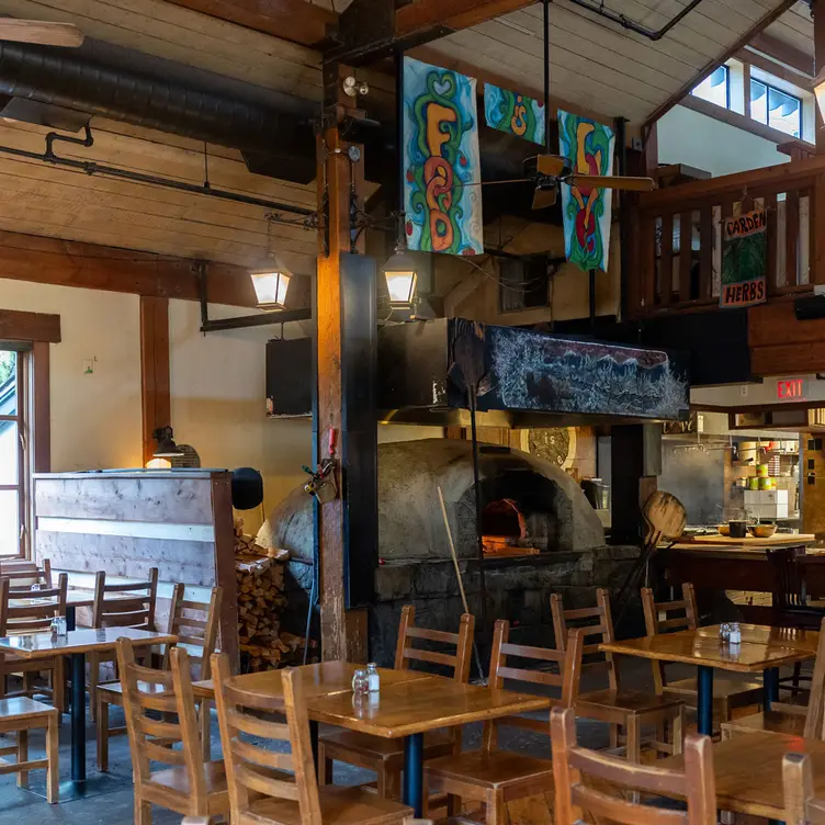 Interior shot of Creekbread - Creekbread，BCWhistler