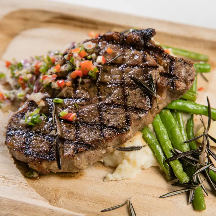 Grilled Skirt Steak - Malmok Bar & Grill，ArubaPalm Beach