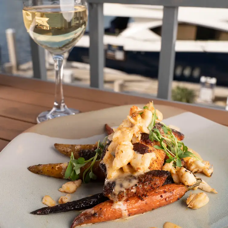 Blackened Florida Grouper &amp; Jumbo Lump Crab - Jackson's Bistro Bar & Sushi，FLTampa