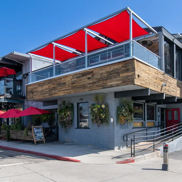 Welcome to R10 Social House - R10 Social House, Redondo Beach, CA