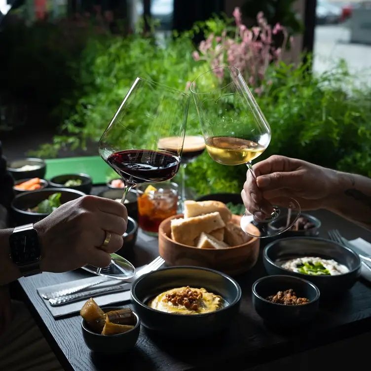 KEBAB | MEZZE | WINE - TenInch，BYMünchen