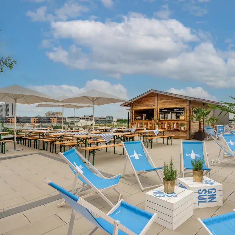 Rooftop View  - Rooftop Beergarden @Marriott Hotel City West, München, BY