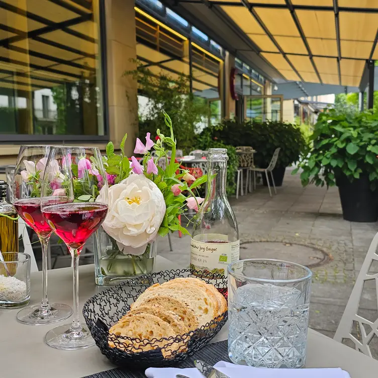 Sonnenterrasse Conti Restaurant - Conti Restaurant，BYMünchen