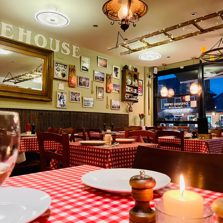 Authentic Hungarian food and friendly service - Lakehouse Hungarian Restaurant，Greater LondonLondon