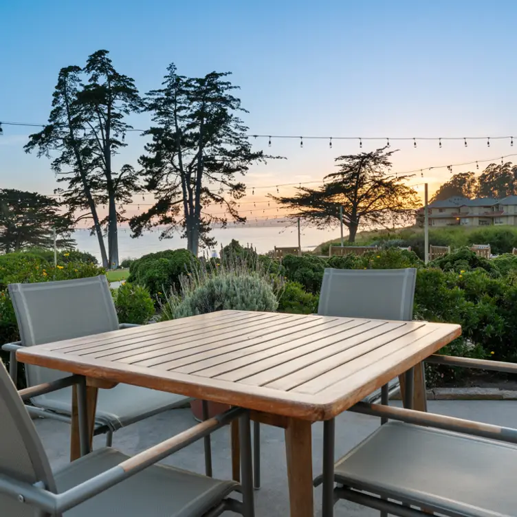 Patio Dining - Sanderlings - Seascape Resort, Aptos, CA