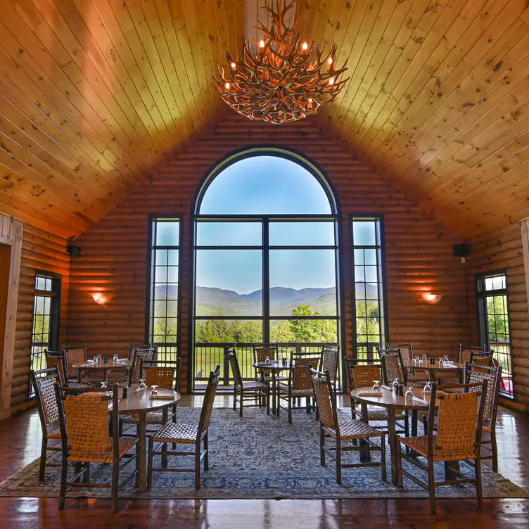 Main Dining - The Clubhouse，MENewry