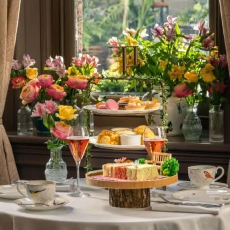 Afternoon Tea at 11 Cadogan Gardens ENG London