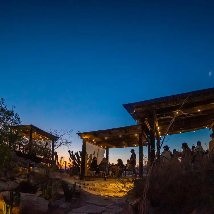 Pérgolas al aire libre con vistas inigualables! - El Mirador Cocktail & Wine Bar - Viñedo Puerta del Lobo，QUEQuerétaro