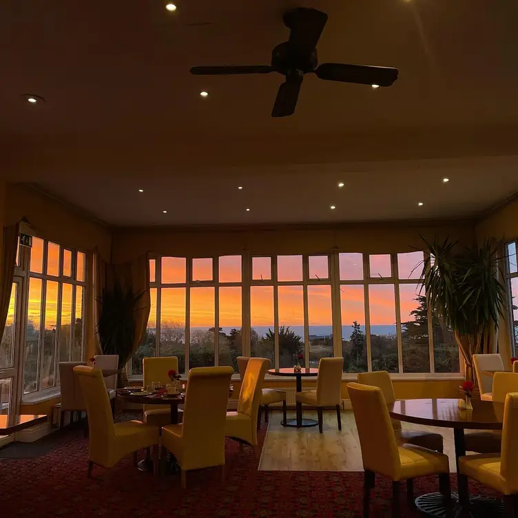 Panoramic Sunlounge for Evening Bar Meals - Brasserie 16 at Devoncourt，DevonExmouth