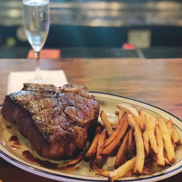 2.5 lb. Porterhouse with hand-cut fries - Doe's Eat Place LA Baton Rouge