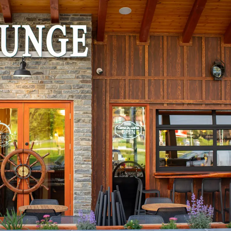 Steamboat Lounge & Forage BC Radium Hot Springs