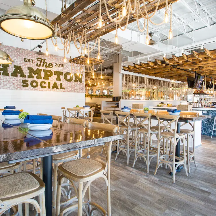 The Hampton Social - South Barrington, South Barrington, IL