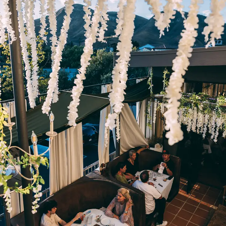 Back Outdoor Patio - The Six - Calabasas，CACalabasas