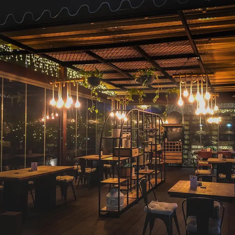 Pergola Dining Area - Stomping Grounds，DubaiDubai