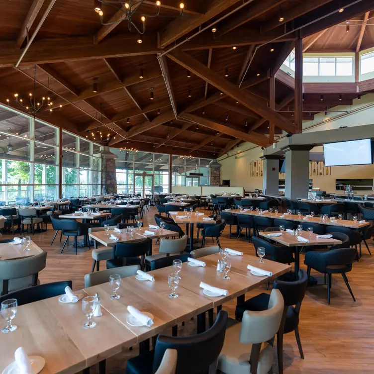 Eclipse Restaurant - Deerhurst Resort ON Huntsville