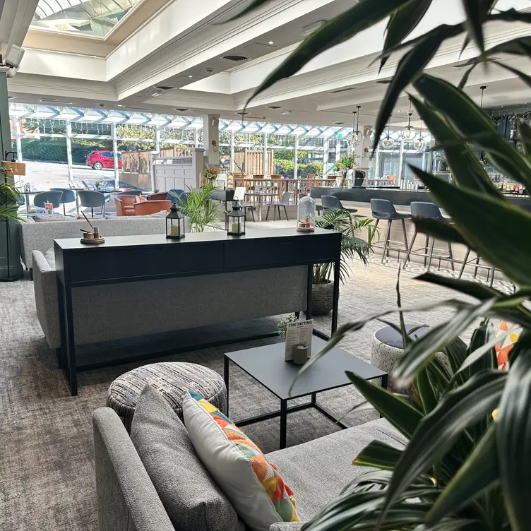 Bar Lounge area - The Tatting @ Mercure Nottingham Sherwood Hotel, Nottingham, Nottingham