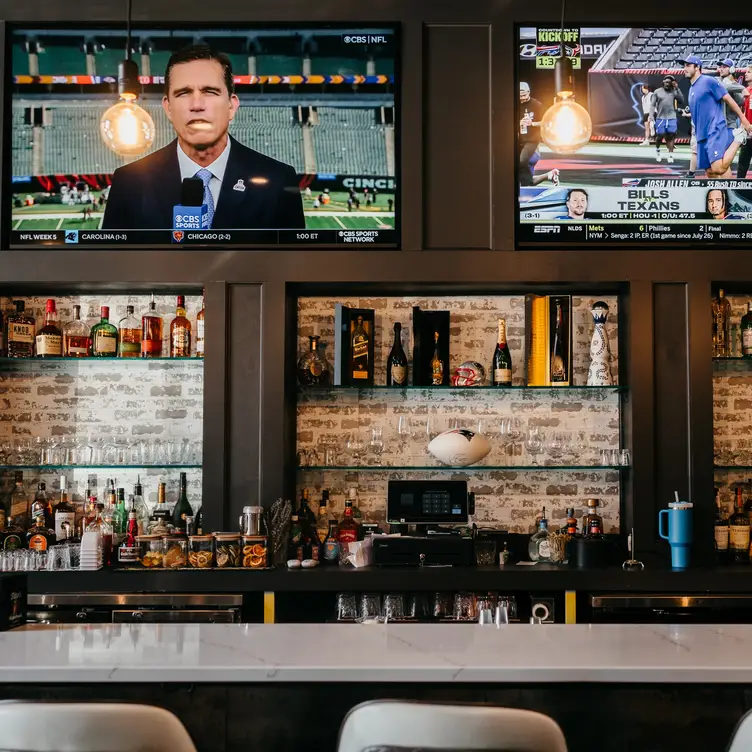 Our Hall of Fame Bar - Varsity Luxury Sports Bar，RIProvidence