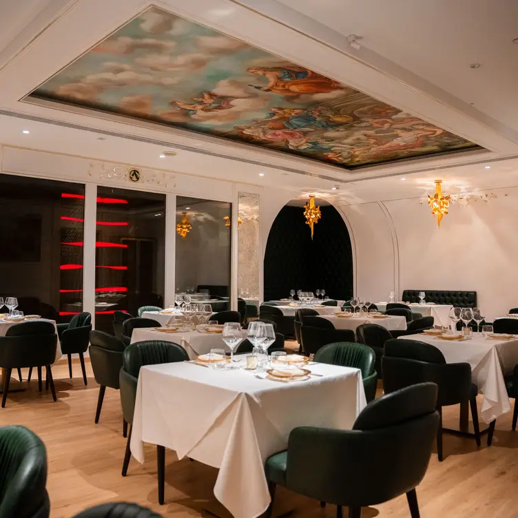 Italian decor, amazing paintings, great ambience - Argianos, Dubai, Dubai